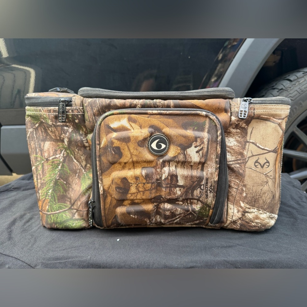 Six Pack Fitness Innovator 300 meal prep bag in a Realtree camouflage pattern